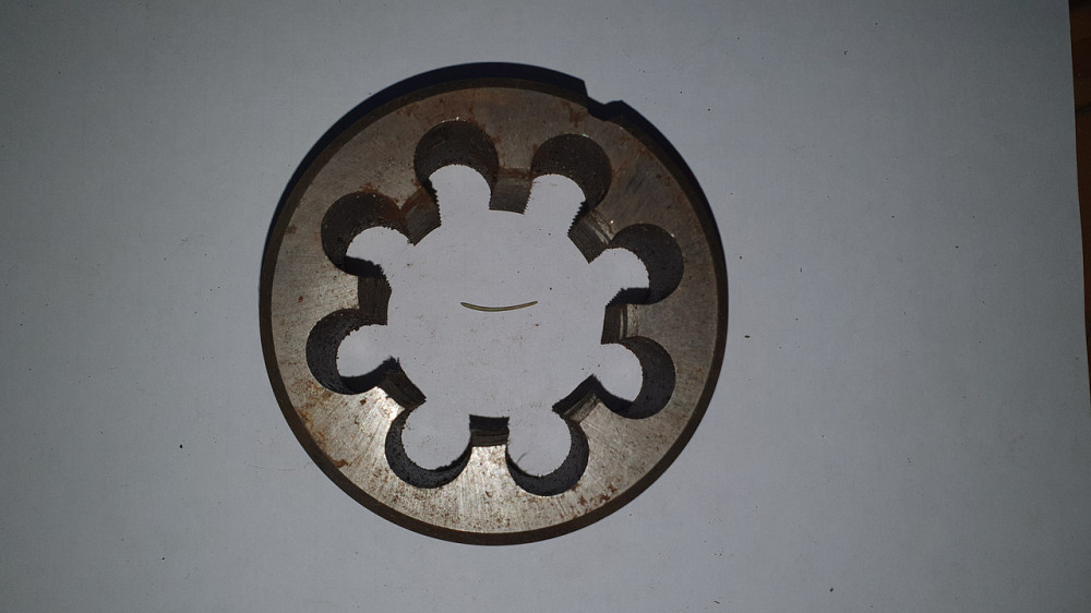 Плашка (лерка) метрическая М52х3. СССР. Харьков - изображение 1