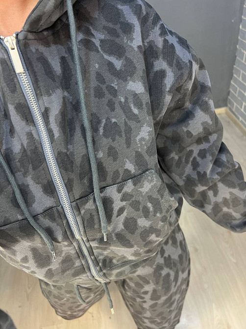 Костюм жіночий A-N 2762 утеплений худі на блискавці з брюками леопардовий графіт, графіт, L Київ - фото 16