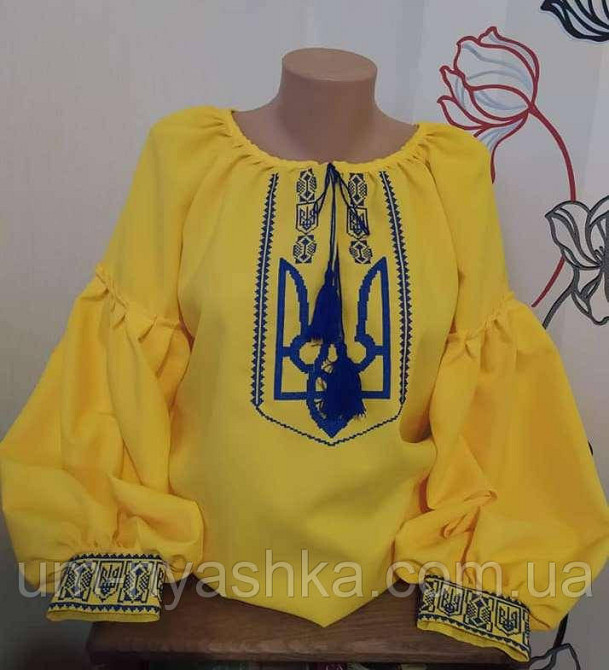 Женская желтая вышиванка з гербом 