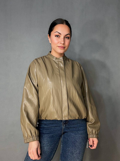 Куртка жіноча Ou Mai 3351 з екошкіри бомбер на блискавці комір-стійка оверсайз бежева, бежевий, L Київ - фото 6