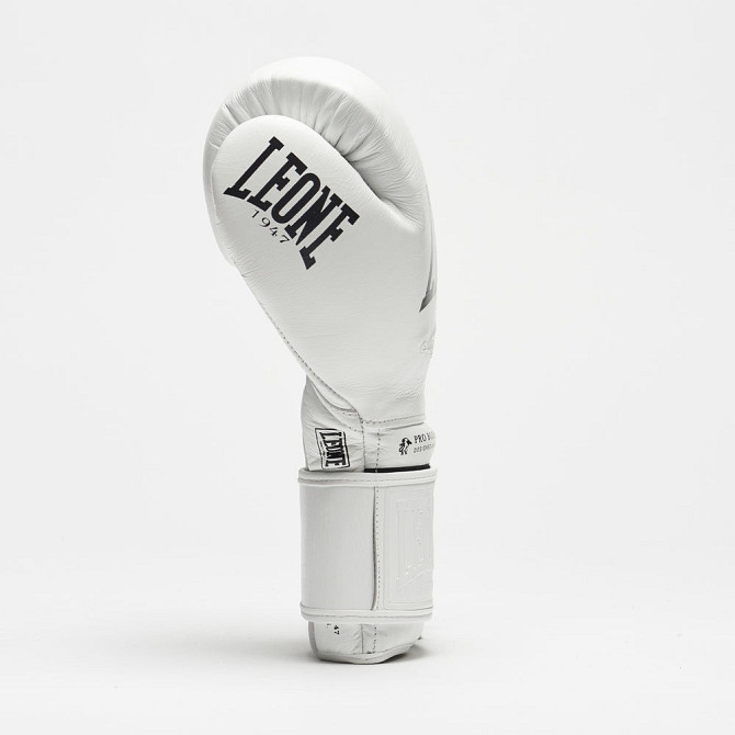 Боксерські рукавиці Leone GN111 THE GREATEST White 16 унцій (бинти 4 м. в комплекті) Каменское - изображение 7