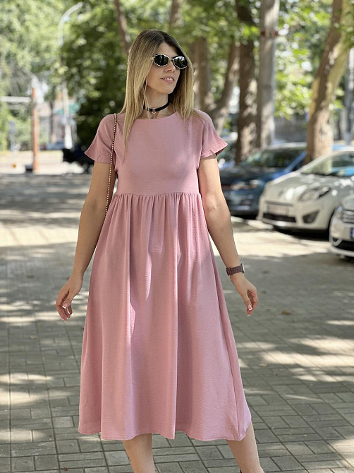 Летнее платье миди свободного кроя 