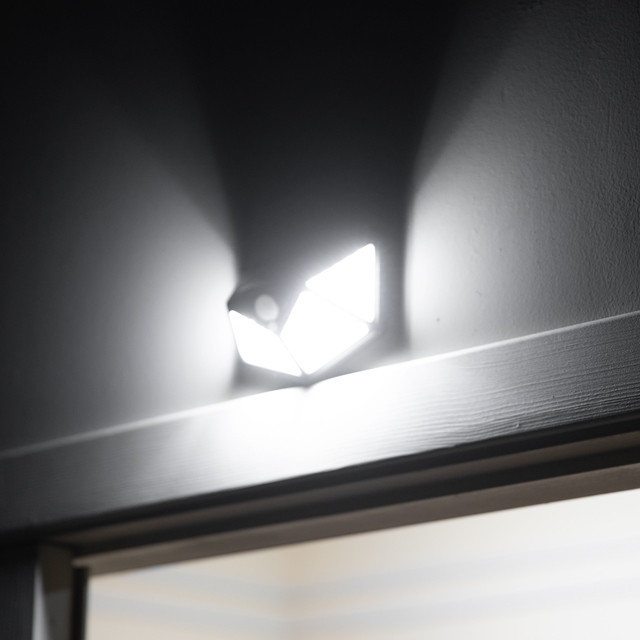 Светильник аккумуляторный настенный 100 SMD, уличный, солнечная панель, датчик движения INTERTOOL LB-0113 Киев - изображение 5