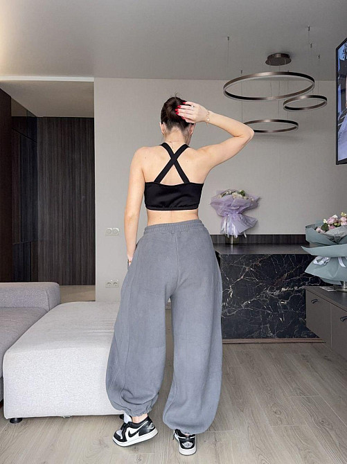 Женские теплые объемные брюки 