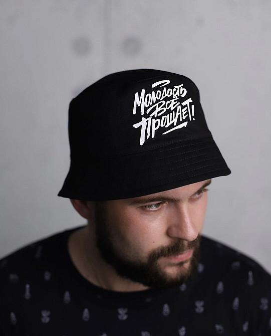 Чорна панама з написом — "Молодість усе Простить". Чернівці - фото 1