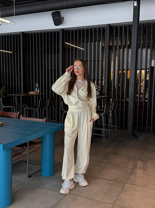 Женский повседневный велюровый костюм двойка: кофта и штаны плотный турецкий велюр Молочный, 42/46 Одесса - изображение 8