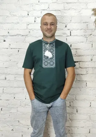 Жіноча  вишиванка в неймовірному кольорі Київ