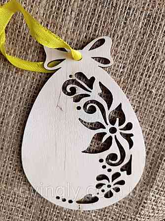 Украшение в форме яйца с цветочным декором. Ирпень