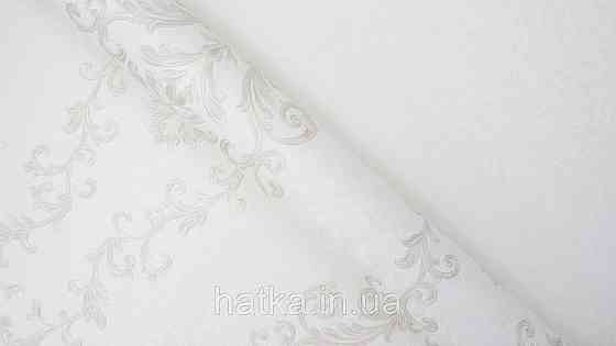 Шпалери метрові вінілові на флізеліні Sintra Classic класика вензелю візерунки структурні бежевий перламутр на білому 454701 Київ