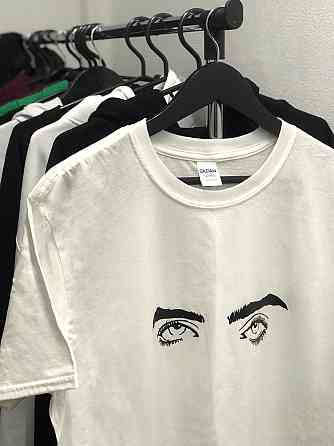 Женская \ Мужская футболка со взглядом. Футболка unisex. Черновцы