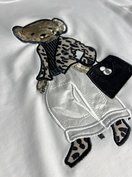 Футболка жіноча A-N 26007 базова однотонна нашивка ведмедик з сумкою середня довжина one size, білий, one size Київ - фото 11