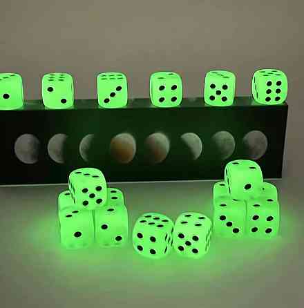 Набор игральных кубиков 6 шт светящиеся в темноте 14 мм, кости для игр, настольные аксессуары Киев