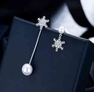Сережки жіночі асиметричні Сніжинки Київ