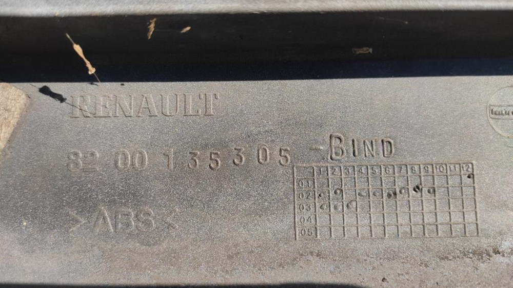 Решітка бампера / радіатора Nissan Interstar I 2001-2004 (8200135305) Ковель - фото 1