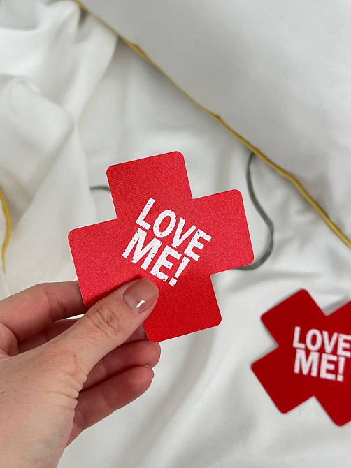 Накладка на груди стікіні Love me пестіси наклейка прикраса для сосків з написом червона Одеса - фото 7