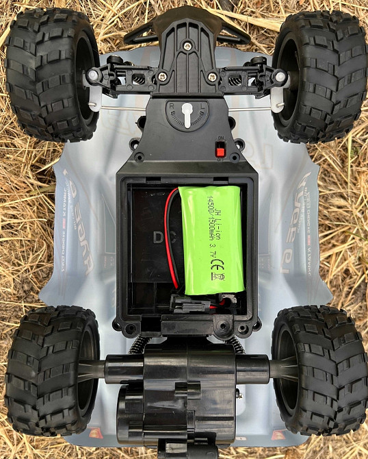 Машинка на пульту на радіокеруванні 1:18 2акумулятора в комплекті. Харків - фото 2