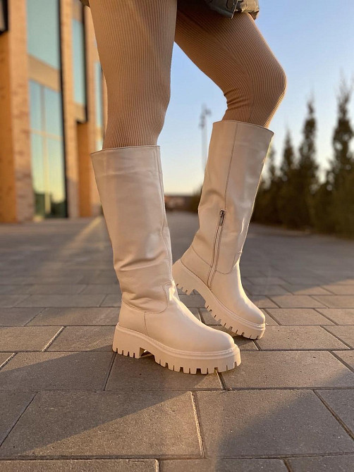 Жіночі зимові чоботи широкі шкіряні на низькому ходу бежевого кольору, на хутрі р. 37-40 4866 Коломия - фото 10