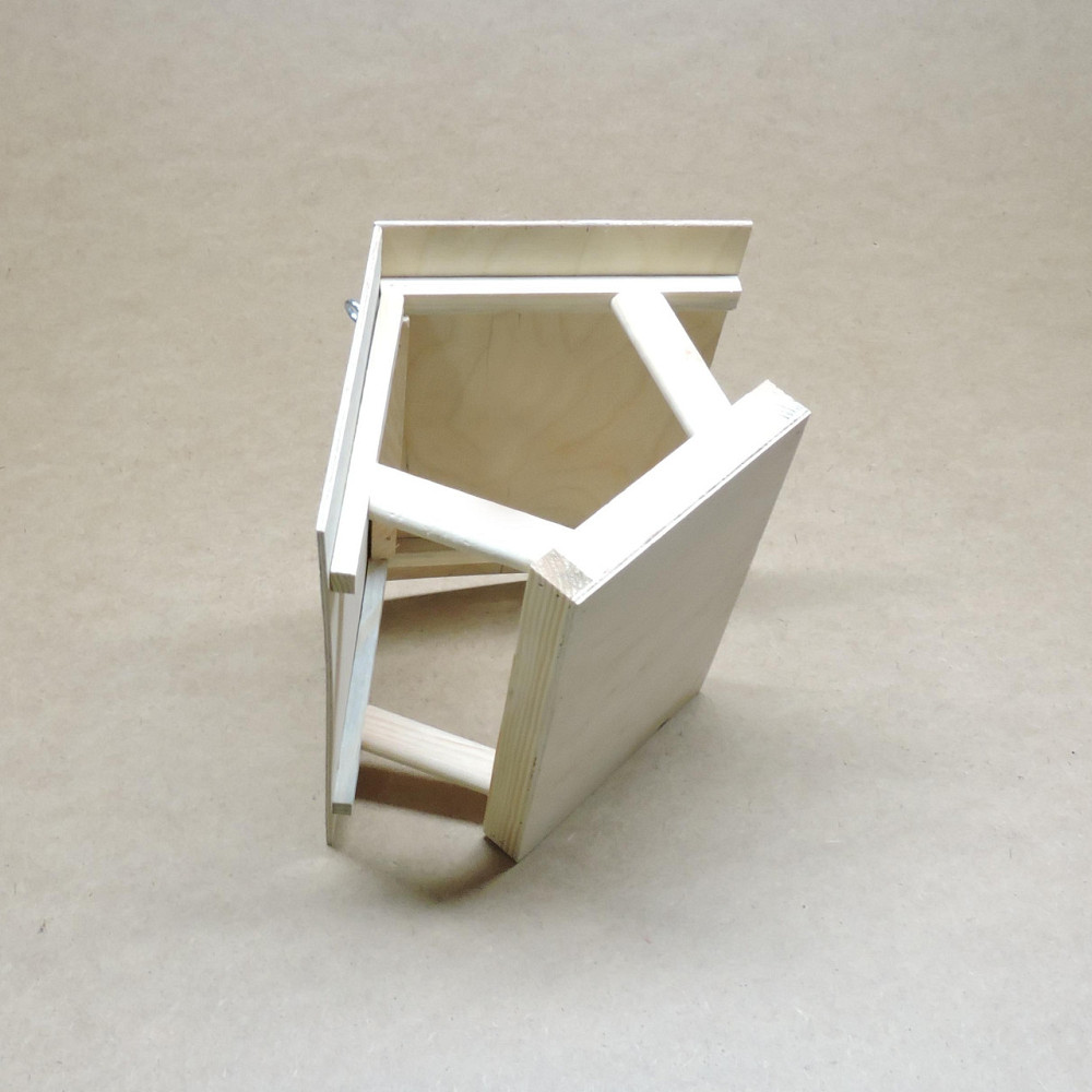 Кормушка садовая для птиц 