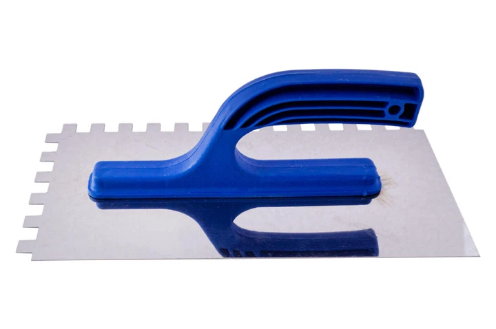 Терка нержавійка зубчаста з пластиковою ручкою 125х270 мм, зуб 10х10 мм,Україна Харків - фото 1