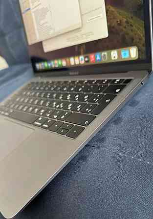 Ноутбук: Apple MacBook Air A1932 (2018)Стан 10/10 Київ