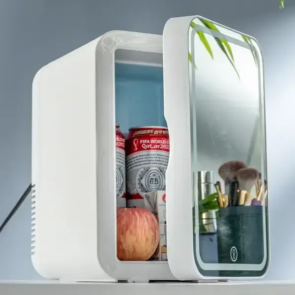 Мини холодильник с зеркалом от прикуривателя на 4л Коломия - фото 1