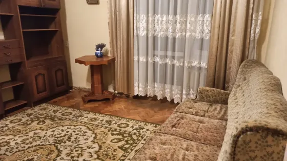 2к. метро Площа Українських Героїв. Київ