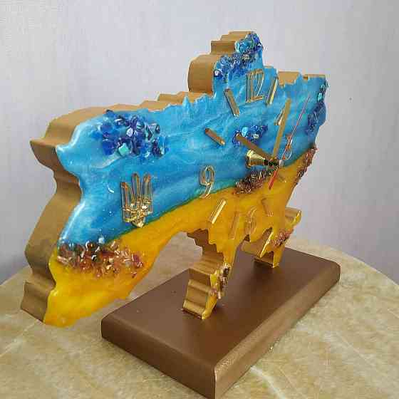 Часы настольные из эпоксидной смолы ручной работы 