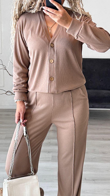 Женский стильный повседневный костюм двойка: кардиган на пуговицах + брюки трикотажный рубчик Бежевий, 52/54 Одесса - изображение 4