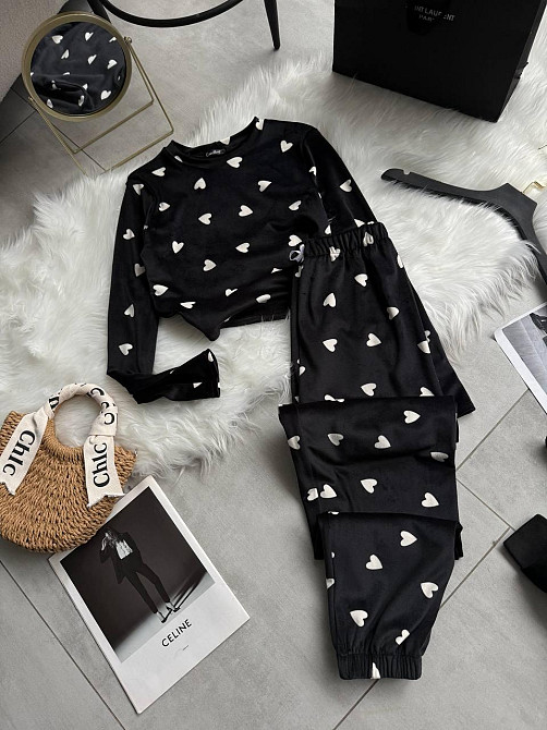 Жіноча стильна принтована домашня піжама з плюшевого велюру Чорний Одеса - фото 5