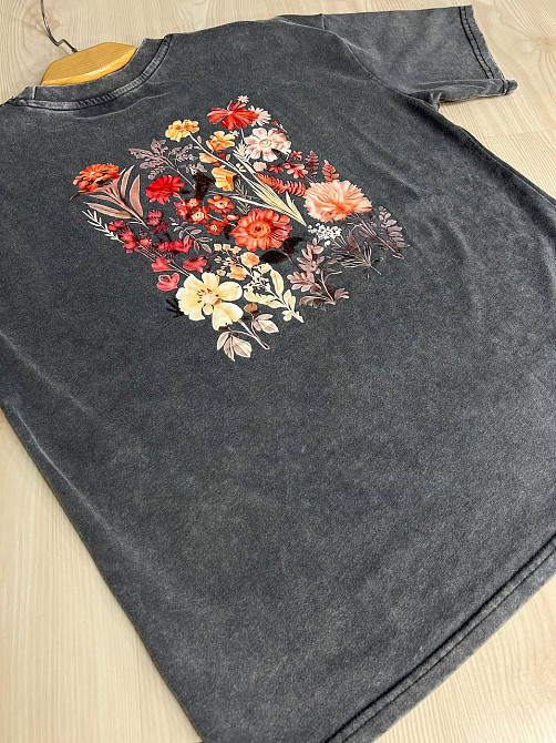 Футболка женская A-N 27005 тай-дай вареная с цветочным принтом на спине, серый, one size Киев - изображение 5