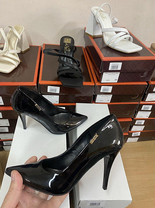 Туфлі жіночі LAVINI чорні шкіра лакована каблук 10см 35р (3728) Коломия - фото 2