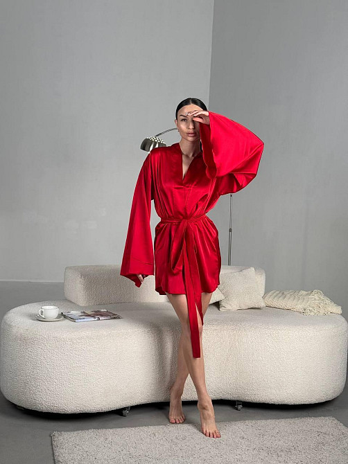 Женский короткий халат на запах с широким рукавом из шелка армани Красный, 48/50 Одесса - изображение 5