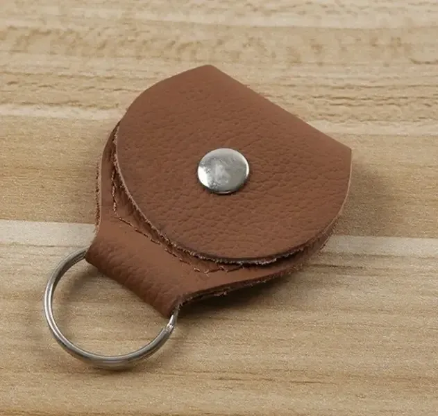 Кожаный брелок-держатель для медиаторов (+6 медиаторов) Одеса - фото 1