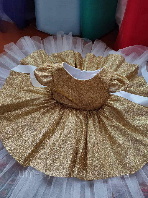 Красивое золотое платье на годик 