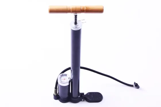 Насос ручной с манометром с деревянной ручкой Винница
