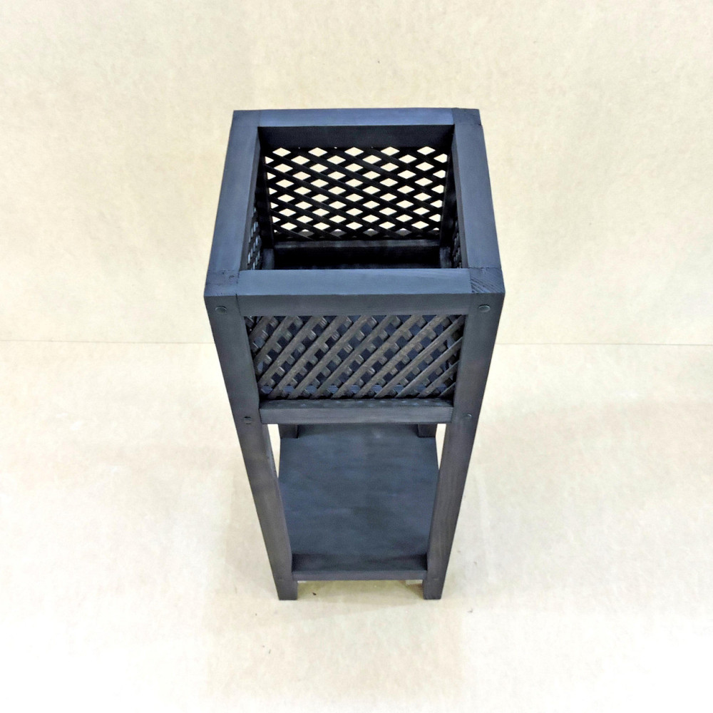 Кашпо на стойке 