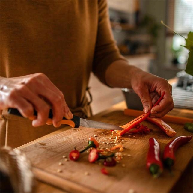 Кухонний Набір Ножів 3 предмети в бамбуковому бамбуковому блоці Fiskars "Functional Form" (1057553) Неіржавка сталь Нововолинськ - фото 9