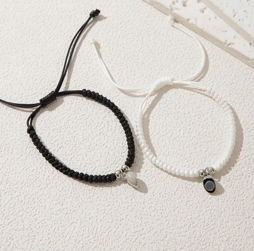 Парні браслети із серцем, що світиться у темряві (2 шт) – чорний та білий, регульовані Київ - фото 3