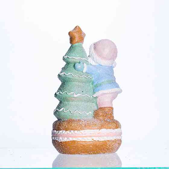 Новогодняя декоративная фигурка с подсветкой 11.5×9×20 см Новогодний декор Санта-Клаус с ёлочкой из фарфора CR-6-9 Киев