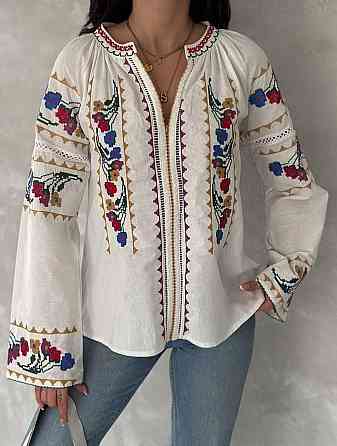 Стильна жіноча універсальна вишиванка з квітами 80% бавовна, 20% поліестер. 46 Одеса