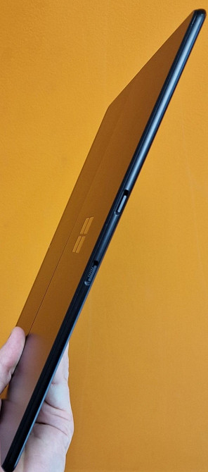 Планшет: Microsoft Surface Pro X 13