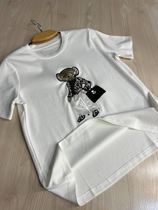 Футболка жіноча A-N 26007 базова однотонна нашивка ведмедик з сумкою середня довжина one size, білий, one size Київ - фото 4