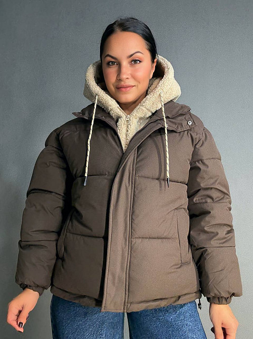 Куртка женская Lady Yep 8096 оверсайз с капюшоном и мехом тедди коричневая, коричневый, 44 Киев - изображение 4