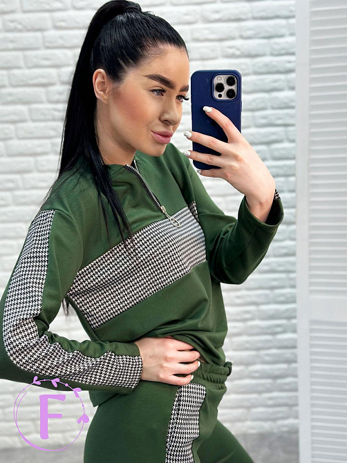 Демисезонный прогулочный костюм из трикотажа 