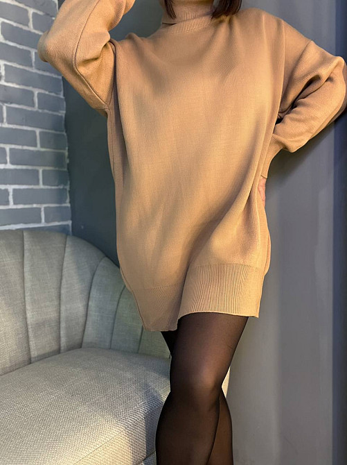 Сукня жіноча My fashion 2024101 светр комір хомут оверсайз подовжений one size, карамель, one size Київ - фото 7