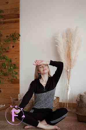 Повседневный женский костюм из трикотажа 