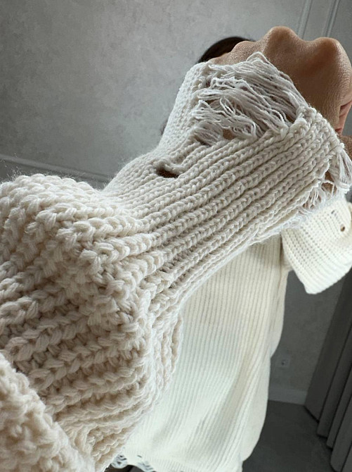 Женское уютное теплое платье свободного силуэта с рваным эффектом машинная вязка Одесса - изображение 5