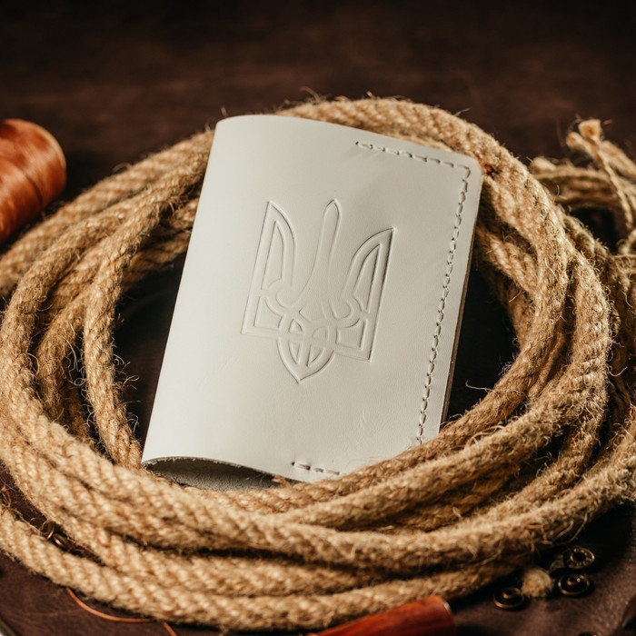 Паспортниця Біла з тисненням Тризуб шкіряна, обкладинка на паспорт, стильний практичний чохол зі шкіриMasterSem Київ - фото 2