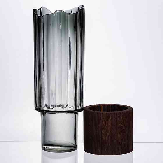 Циліндрична скляна ваза з дерев'яним акцентом для квітів Київ
