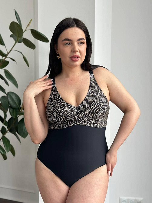 Женский купальник слитный большого размера с принтом plus size с поролоновыми чашками на бретельках бифлекс черный 4XL Одесса - изображение 3